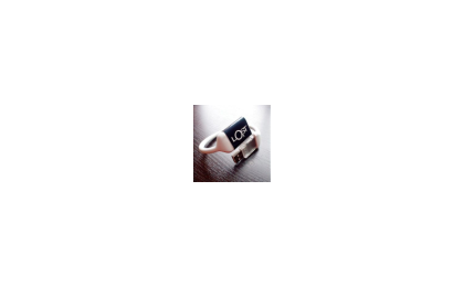 Michael Young 作品 USB 手镯