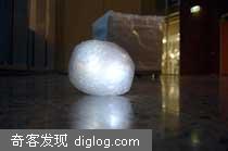 扔人造雪球吧