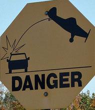 » 能下蛋的飞机 Very Strange Danger Sign 酷辣客