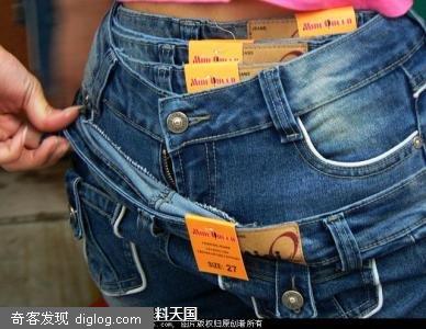 震撼……看看越南女怎么带货过关的…