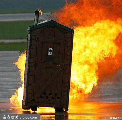 搞笑：世界上最快的厕所 | 搜奥网