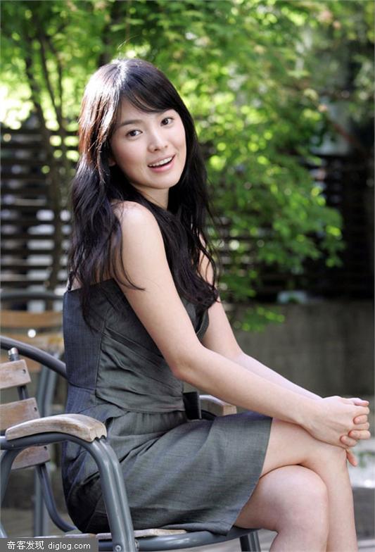 组图：韩星宋慧乔纯美写真 花样美女清新动人