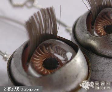眼睛耳环，四只眼睛并排？恐怖！