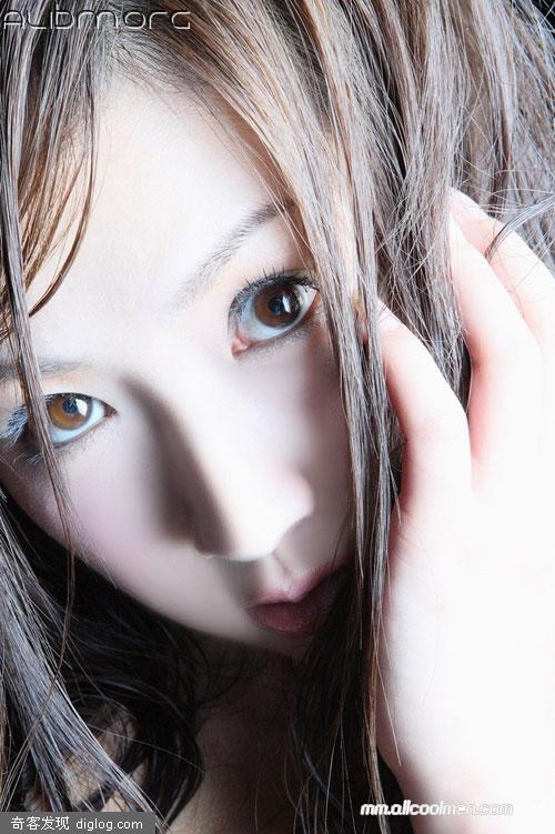 星野希亚(Aki Hoshino)的一组清纯亮丽写真