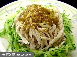 棒棒鶏(バン バン チー)–蒸し鶏の胡麻ソース掛け - 美味しい中華料理
