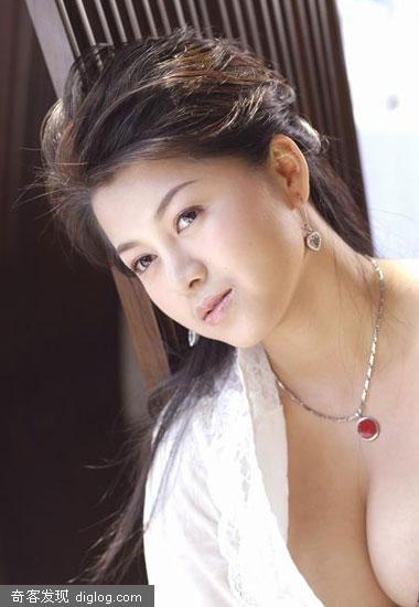 中国梦露俞晴博客：我是一个裸睡的女人 大胆写真窜红网络(组图)
