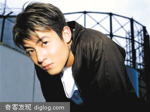 “艳照门”风波再起 奇拿预告24日再发新艳照