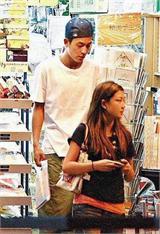 陈冠希新片暑期后开拍 每周末陪女友杨永晴(图)