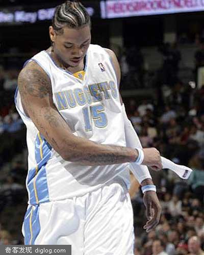 NBA赛场上的流行元素 长筒袜发带一个不能少