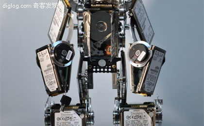 机器人模型  旧硬盘打造的机器人模型---创意产品---酷品网