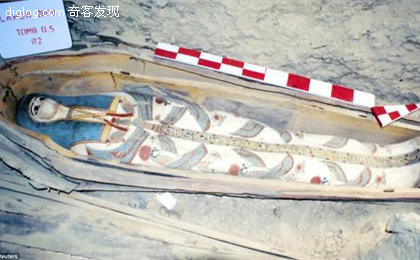 木乃伊  [组图]埃及古墓群中发现数十具4000年前彩绘木乃伊