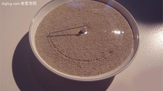 创意 艺术 展览 时钟  东京设计展：让人不得不放松的时钟 - 就聊网